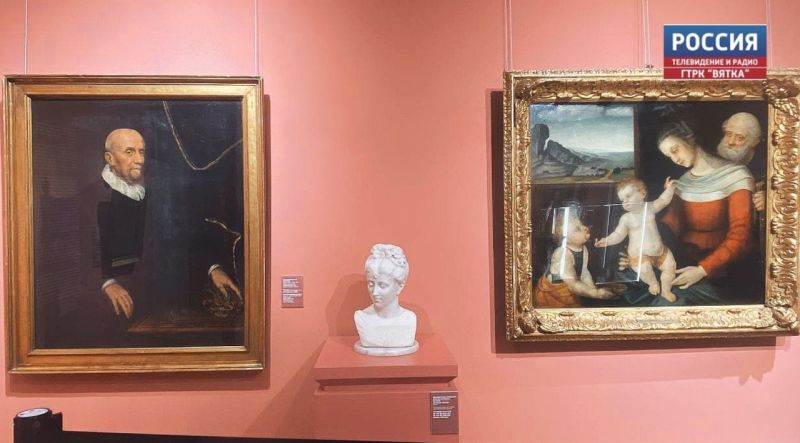Собрания Вятского художественного музея представили на Восточном экономическом форуме