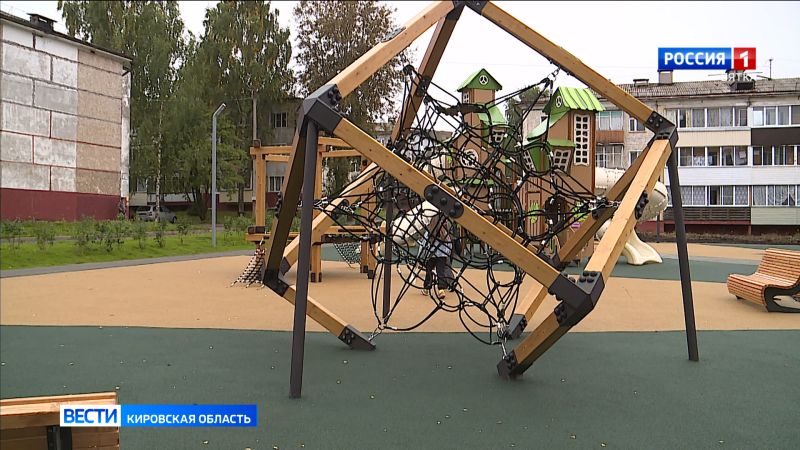 В Радужном завершилась реконструкция сквера в рамках нацпроекта «Инфраструктура для жизни»