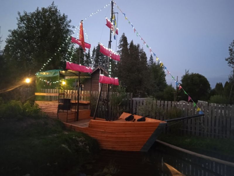 В Омутнинском районе супруги построили 6-метровый корабль