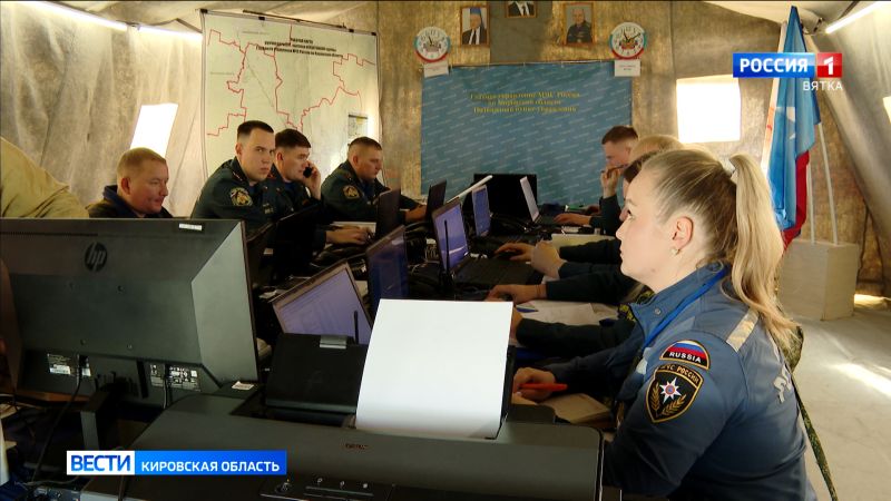 В Кирове прошла тренировка по развертыванию подвижного пульта управления МЧС