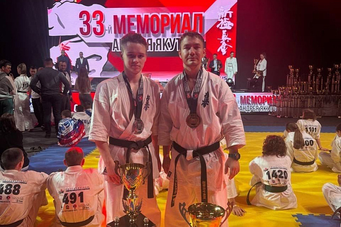 Кировчане привезли из Новосибирска две медали международных соревнованиях по киокусинкай