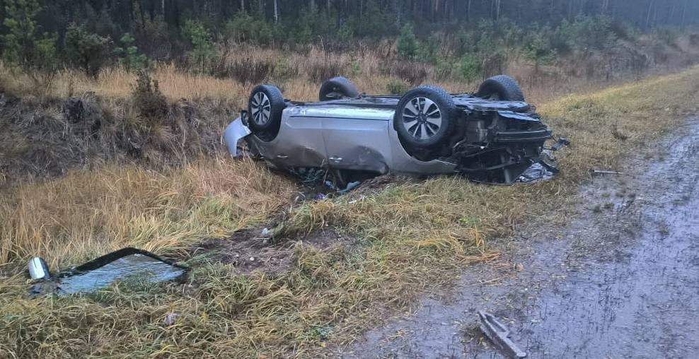 В Нолинском районе иномарка вылетела с дороги и перевернулась