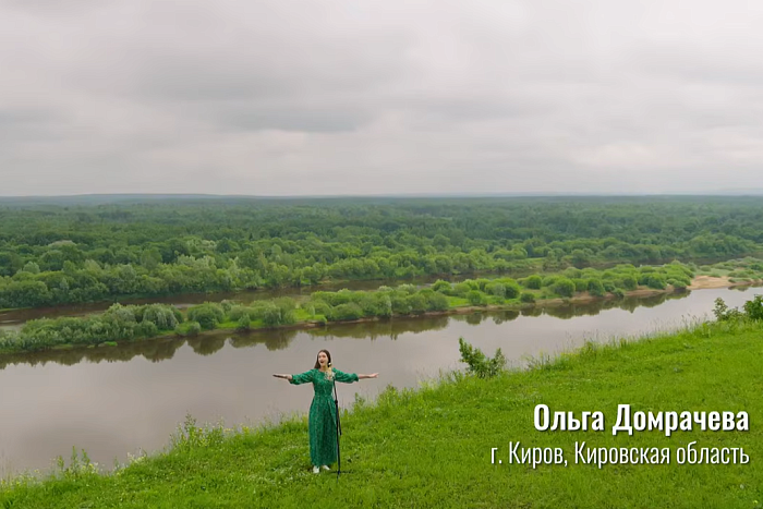 Ол ұялы телефонын пиздасына тығып, өзіне қоңырау шалды.