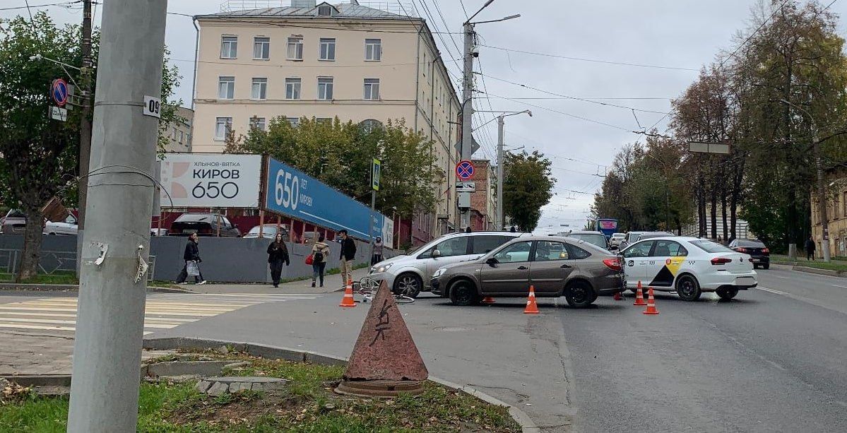 В Кирове на перекрестке Ленина и Пролетарской сбили велосипедиста