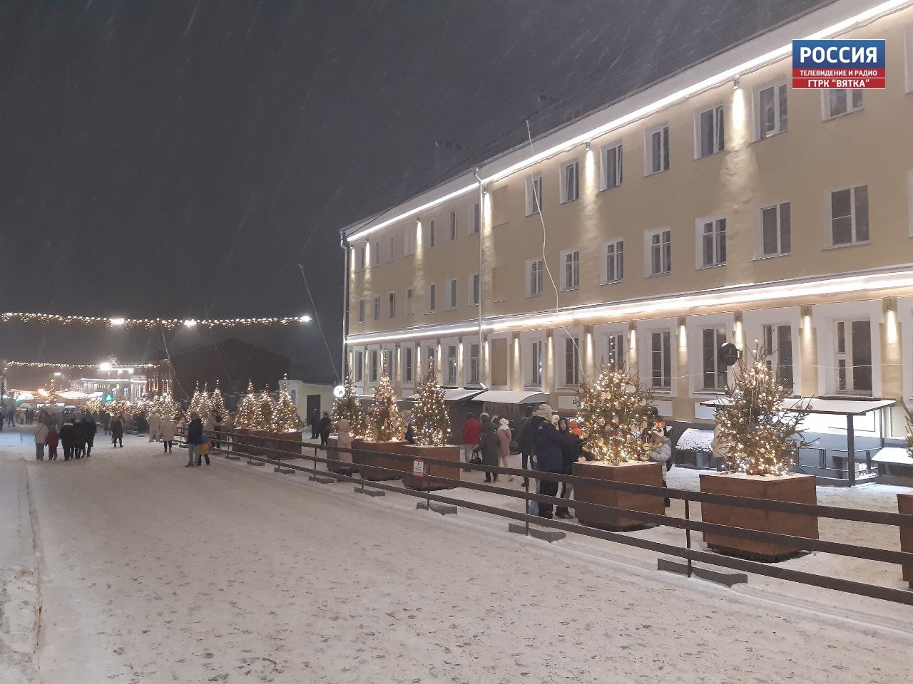 В декабре на Спасской начнут создавать новогоднее настроение: установят елочную аллею и ярмарочные домики