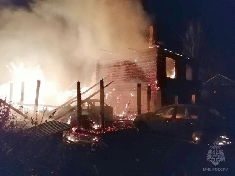 В поселке Арбаж в пожаре сгорели хозяин частного дома и его 8-летний сын