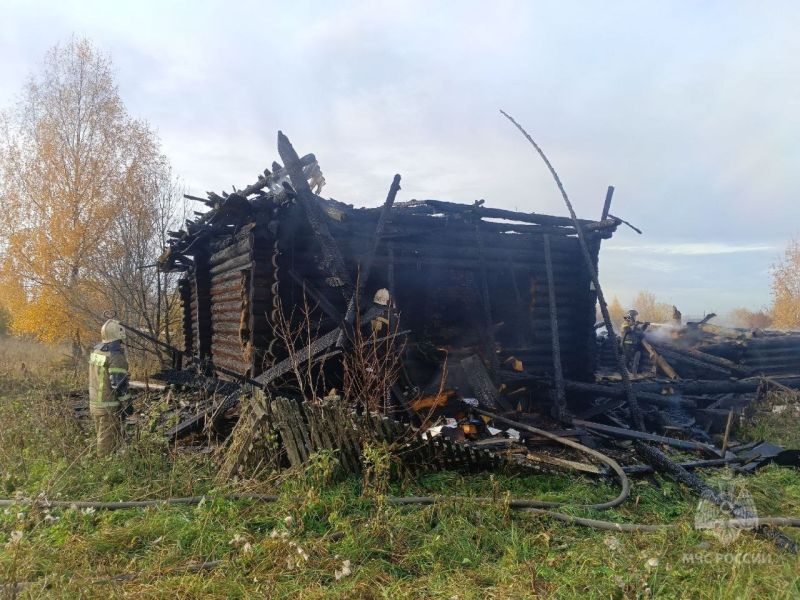 В Омутнинском районе девушка спасла из огня свою 93-летнюю бабушку