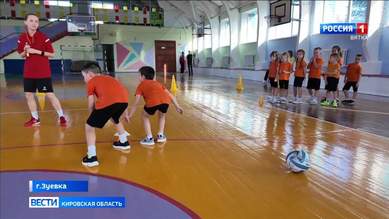 В спортивной школе Зуевки появился новый тренер по футболу