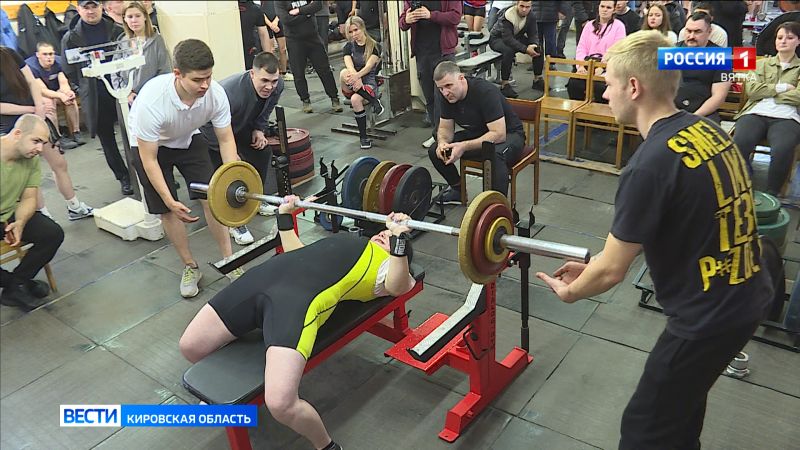 В Кирове прошел чемпионат области по жиму лежа среди мужчин и женщин