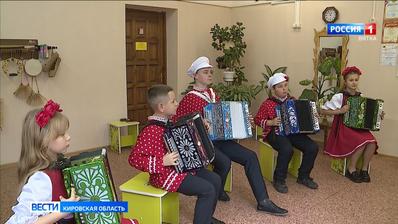 В Унях создан единственный в области детский ансамбль гармонистов «Звонкие планочки»