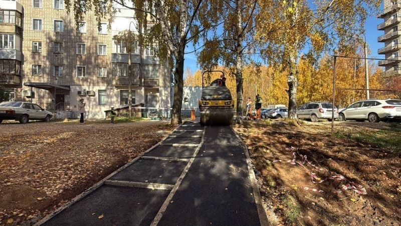 В Кирове за счет экономии дополнительно отремонтируют пути к 5 учреждениям образования и культуры