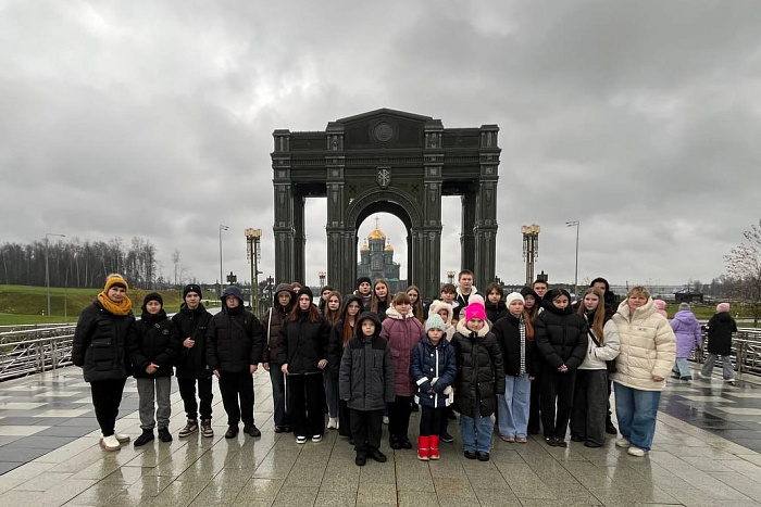 Кировские школьники из клуба «Дети Героев» побывали на экскурсии в Москве
