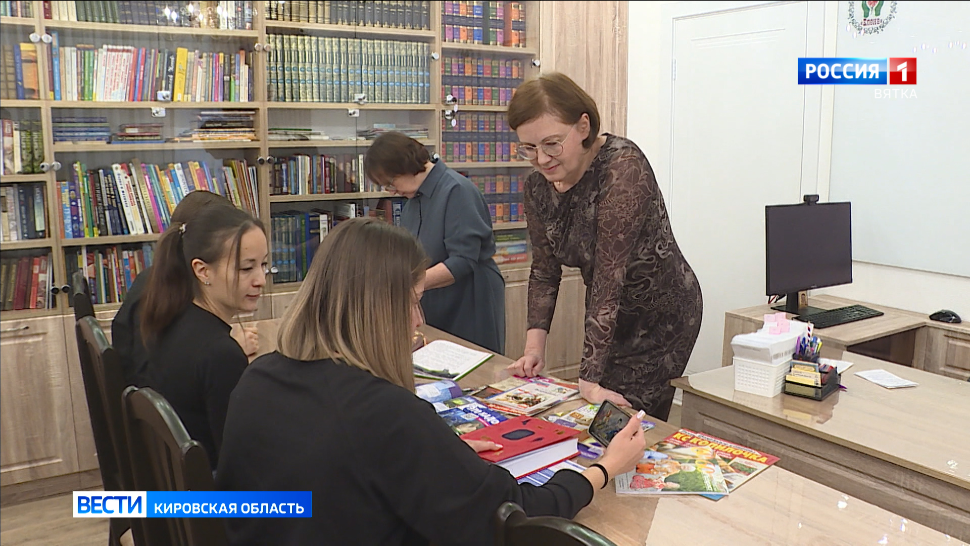 Александр Соколов посетил кировский Центр помощи инвалидам по слуху