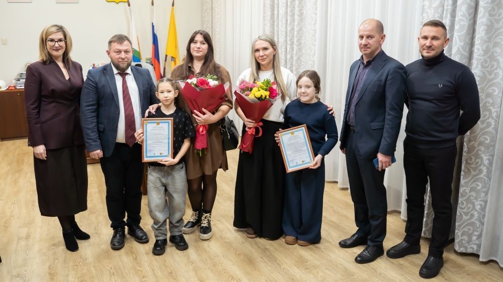 Две молодых семьи Кирова получили жилищные сертификаты