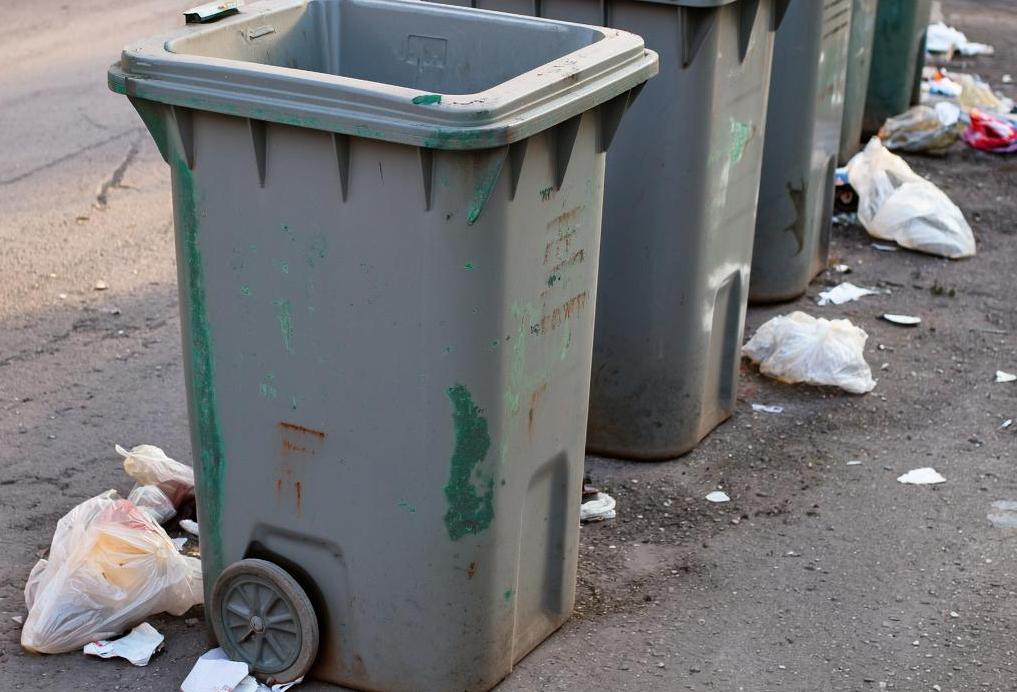 Вопрос вывоза отходов в Куменском районе должен быть решен до конца дня