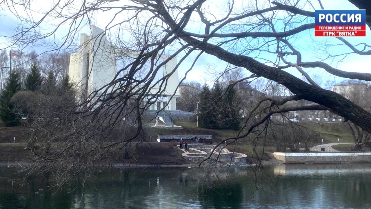 В парке имени Кирова благоустраивают 3 новых площадки для отдыха