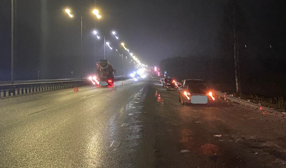 На «Южном обходе» Кирова столкнулись «КАМАЗ», «Лада Калина» и «Форд Фокус»