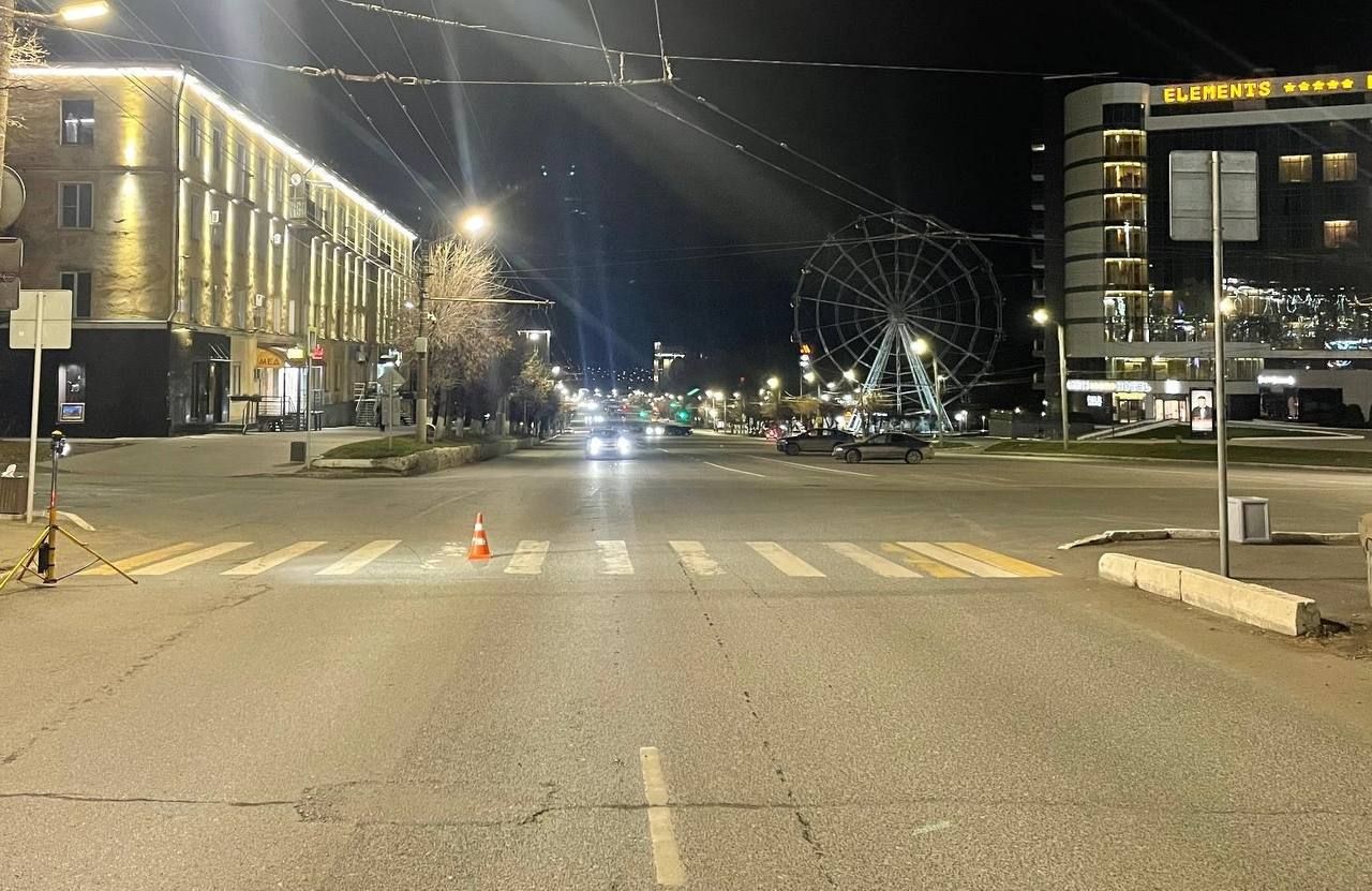 Неизвестный автомобилист сбил в Кирове молодого человека