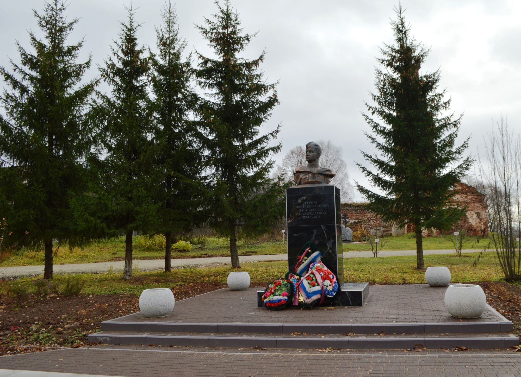 В Яранском муниципальном округе отремонтировали памятник Герою Советского Союза