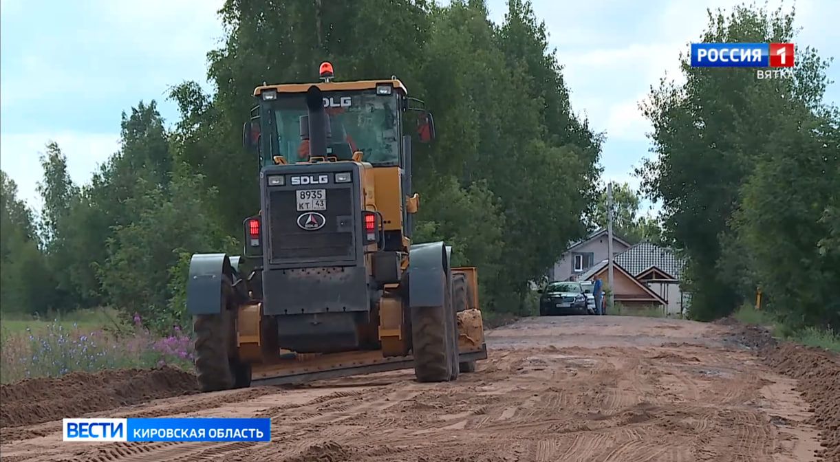 В Кировской области грейдируют грунтовые дороги