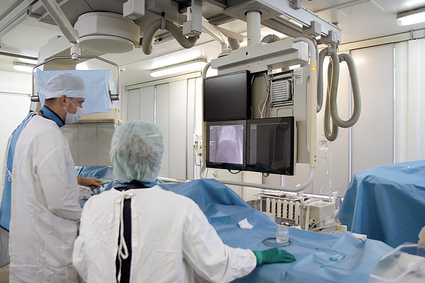 Кировские врачи спасли женщину, у которой инсульт произошел, когда она навещала мужа в больнице