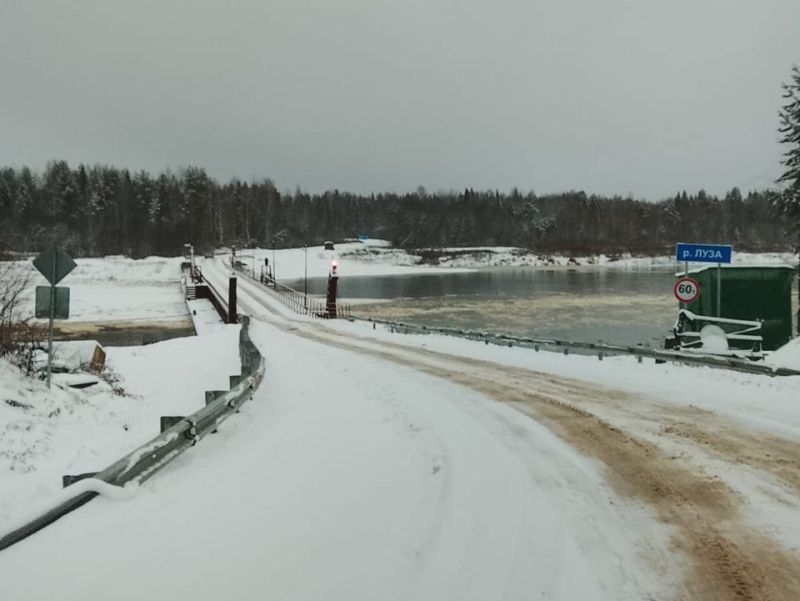 Шуга на реке Луза пока не нарушила сообщения по понтонному мосту