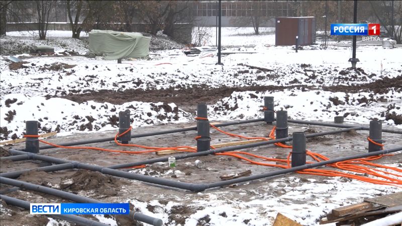 В Кирово-Чепецке устанавливают первый городской фонтан