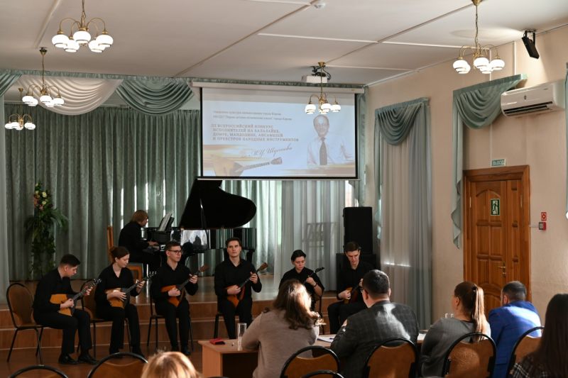 В Кирове свои таланты показали более 400 лучших музыкантов-народников