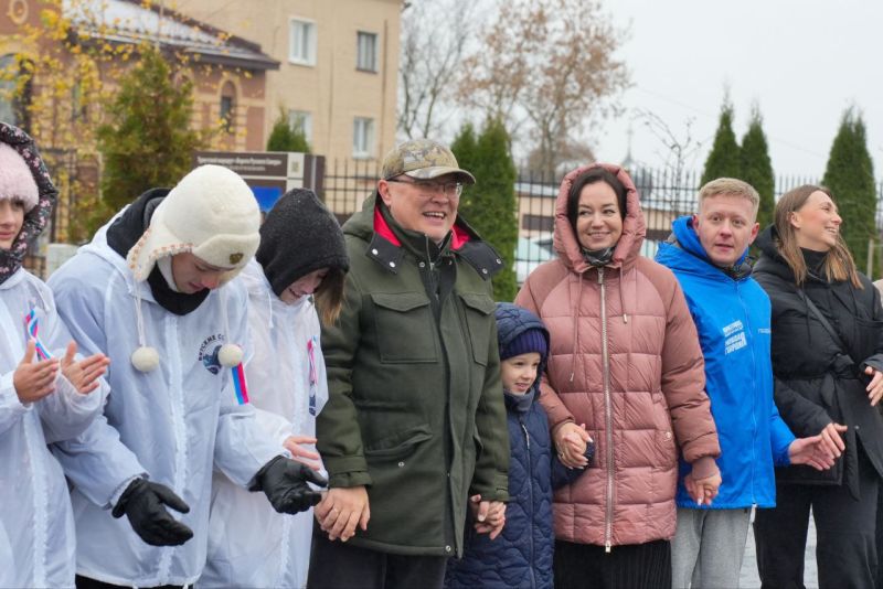 На Спасской площади в Кирове прошёл флешмоб в честь Дня народного единства