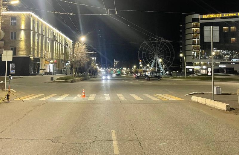 Неизвестный автомобилист сбил в Кирове молодого человека