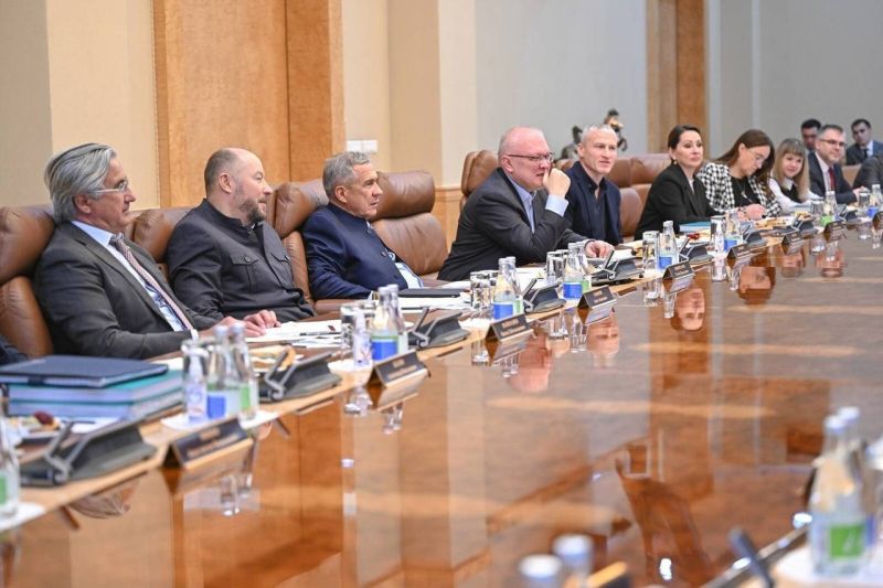 С главой Татарстана встретились участники кадрового резерва Кировской области