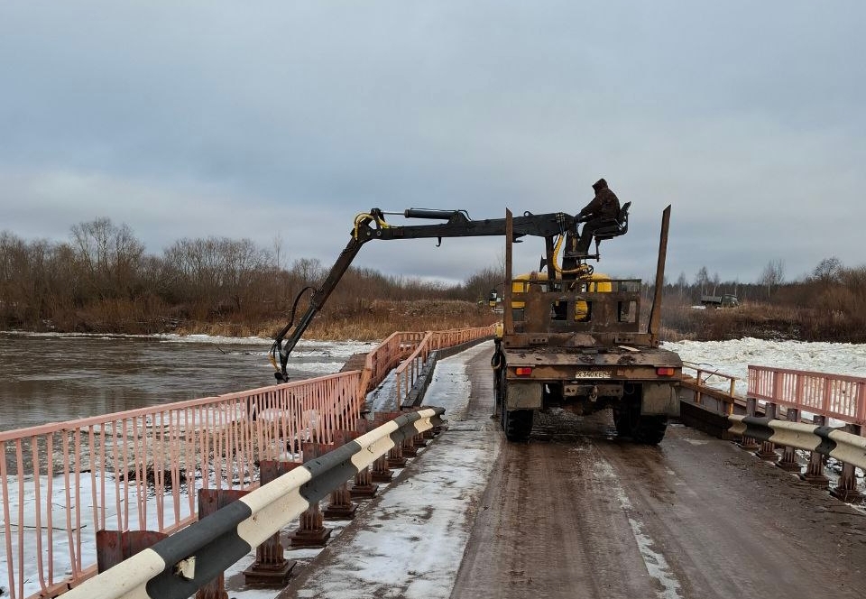 Решение о дальнейшей эксплуатации наплавного моста через Чепцу будет принято после экспертизы