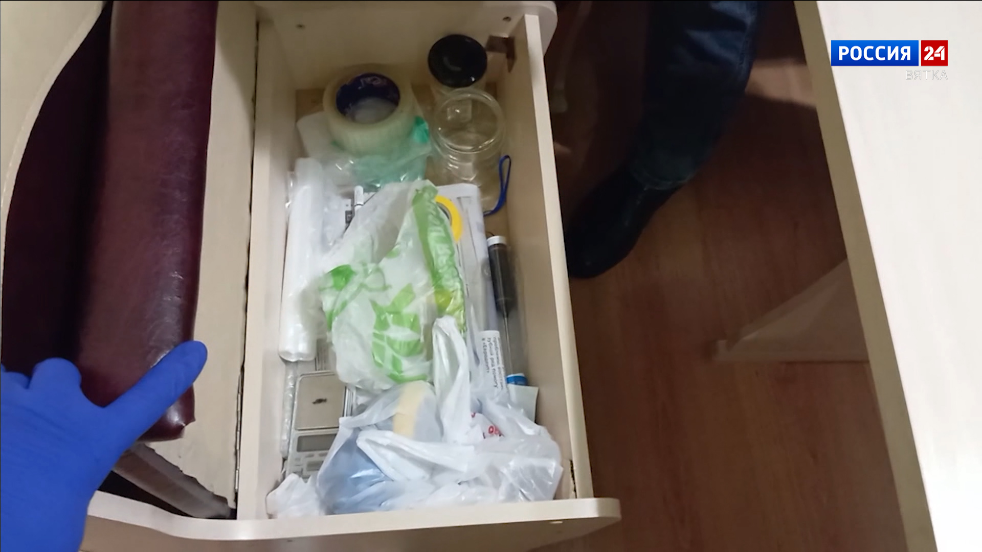 Двое жителей Кирова устроили нарколабораторию в собственной квартире