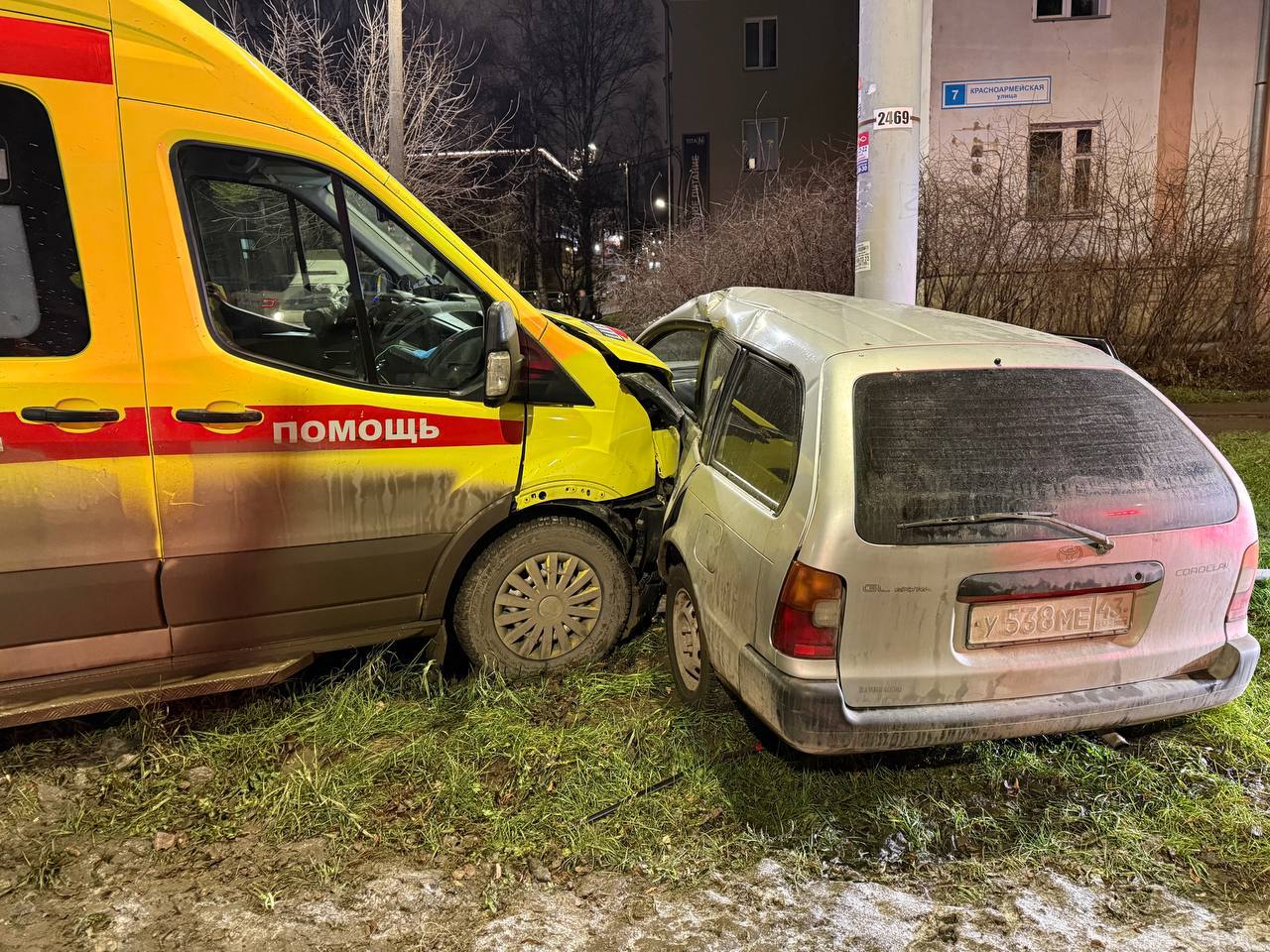 В Кирове 4 человека пострадали в результате ДТП с участием скорой