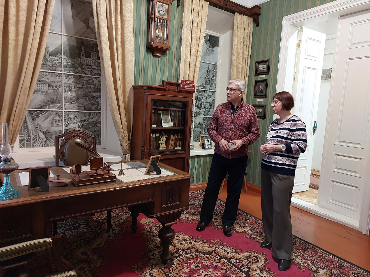 Библиотеку Герцена посетил российский писатель Федор Раззаков