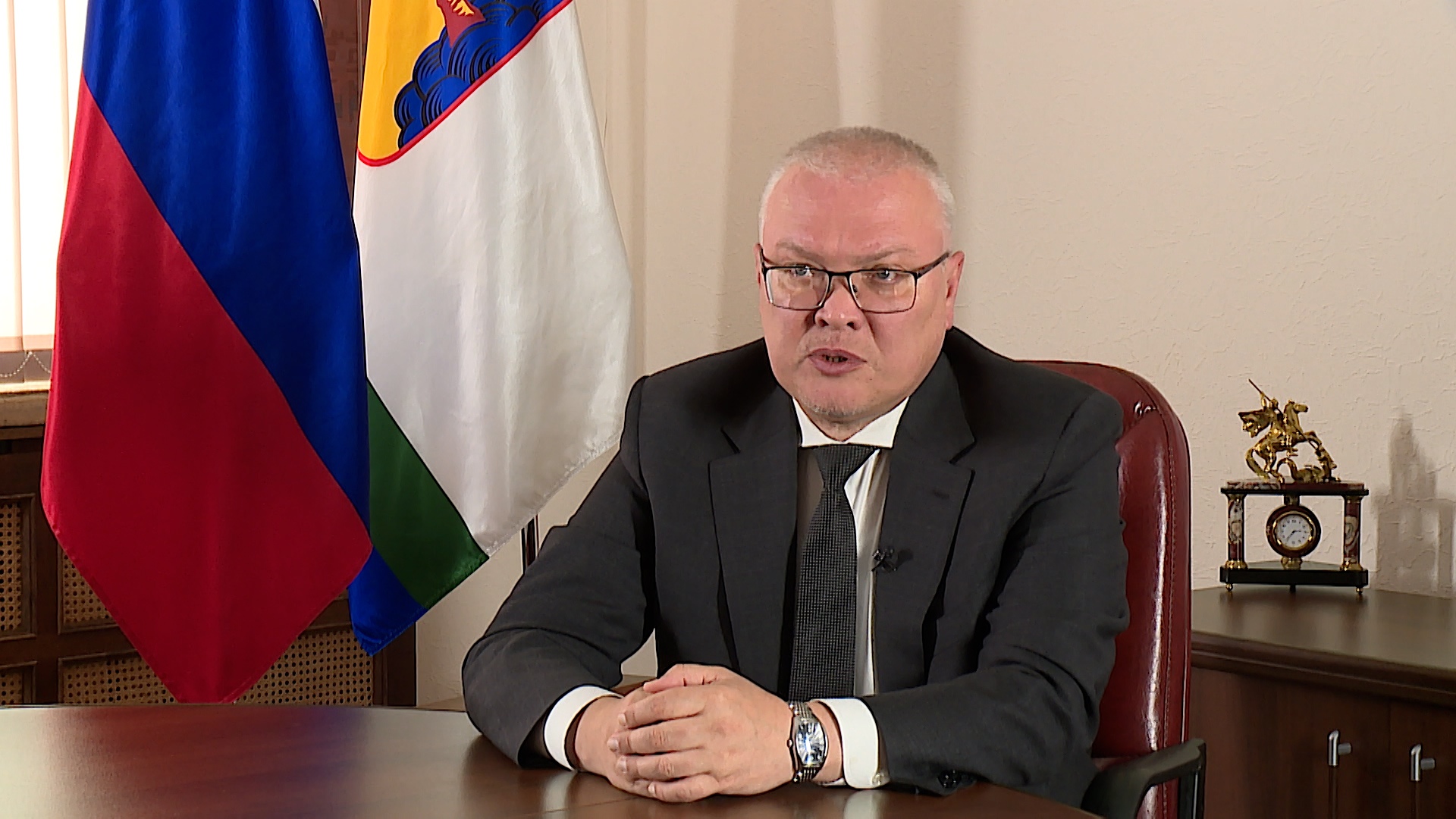 Губернатор Кировской области поздравил жителей региона с Днём Конституции