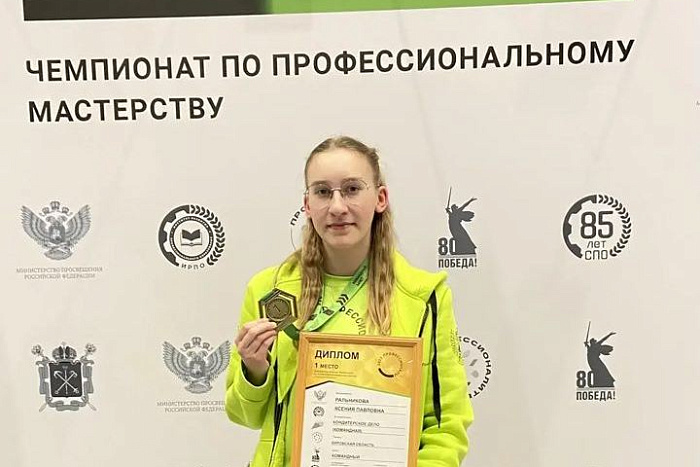 Кировская студентка-кондитер заняла первое место в командном зачете Чемпионата «Профессионалы»