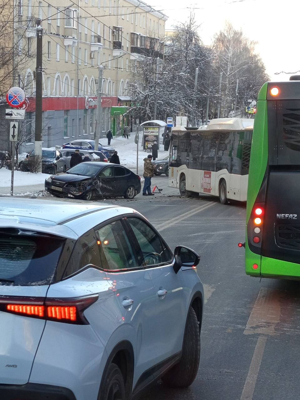 В Кирове из-за аварии на улице Владимирской ограничен проезд общественного транспорта