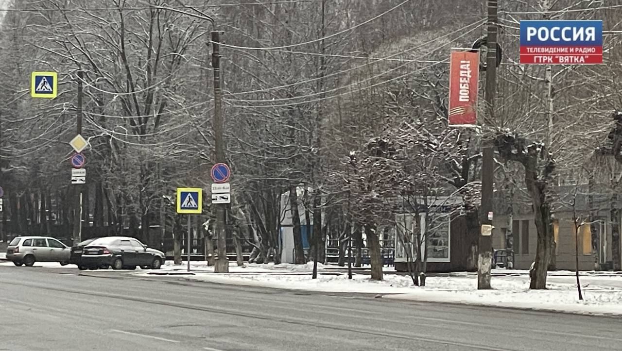 В Кирове обрабатывают улицы против гололеда