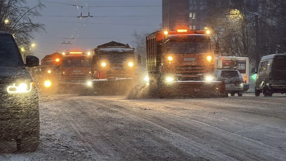 Подрядчик пояснил кировчанам необходимость применения песко-соляной смеси