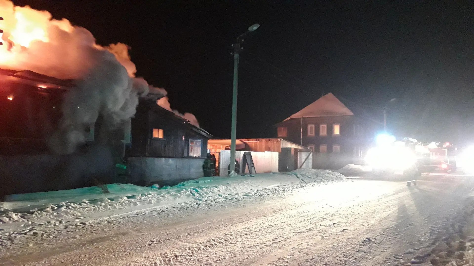 Во время ночного пожара в Уржуме спасли 5 человек