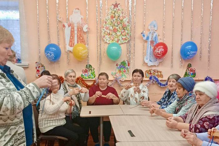 В Опаринском районе реализуют проект «Заринское долголетие»