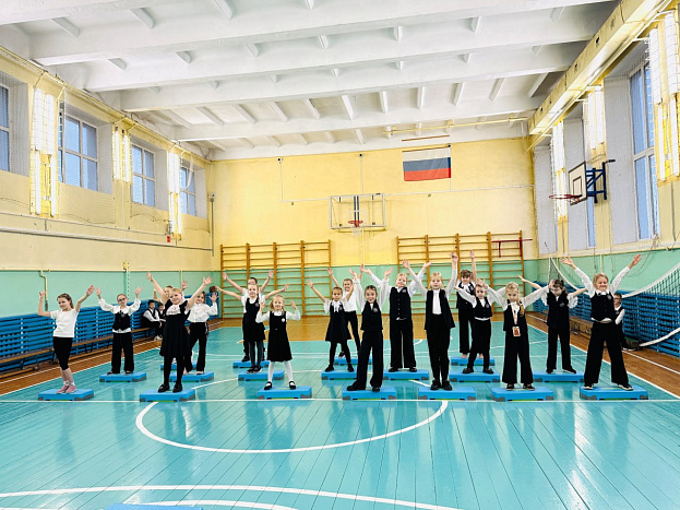 Для кировских школьников организовали занятия фитнес-аэробики