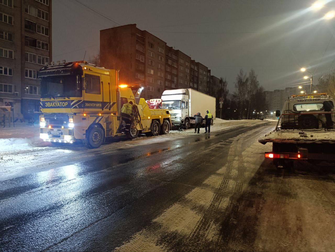 В минтрансе напомнили о запрете парковки большегрузов на улицах Дзержинского и Кольцова в Кирове