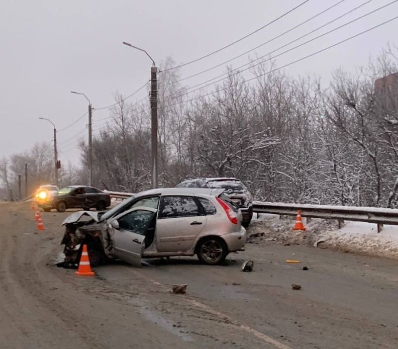 В Кирове на Луганской столкнулись 3 машины