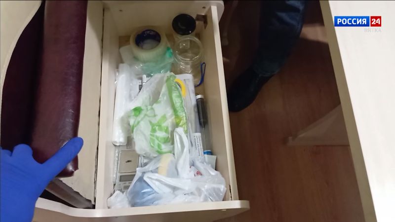 Двое жителей Кирова устроили нарколабораторию в собственной квартире