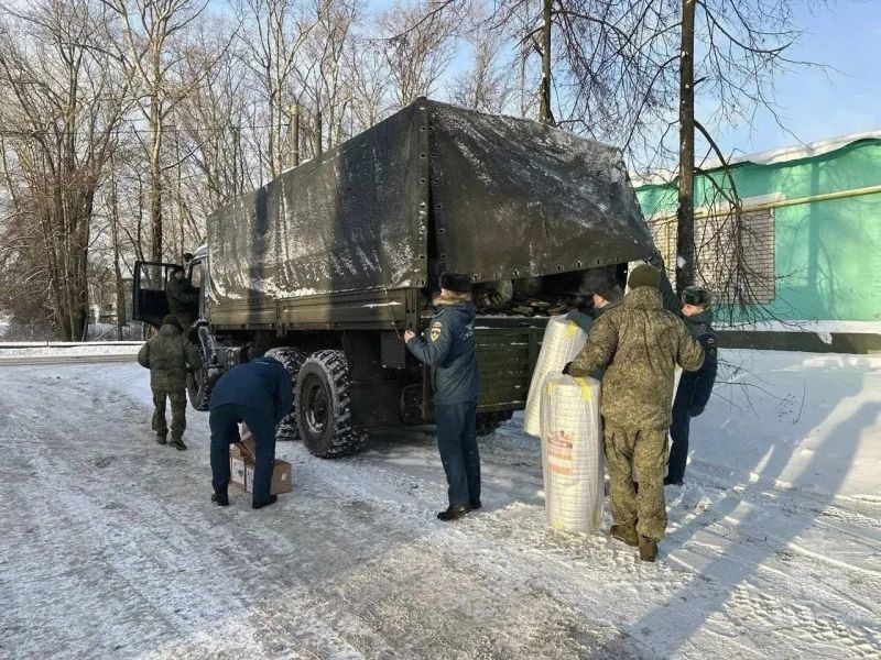 Кировские пожарные собрали гуманитарную помощь в Донецк