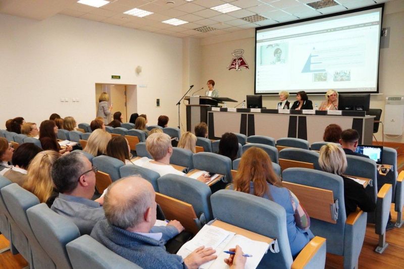 В Кирове проходит Всероссийская конференция на тему помощи несовершеннолетним с деструктивным и суицидальным поведением