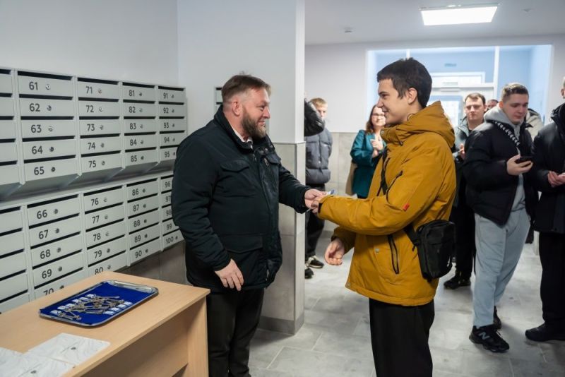 Детям-сиротам вручили ключи от квартир в новом доме на улице Пушкина в Кирове