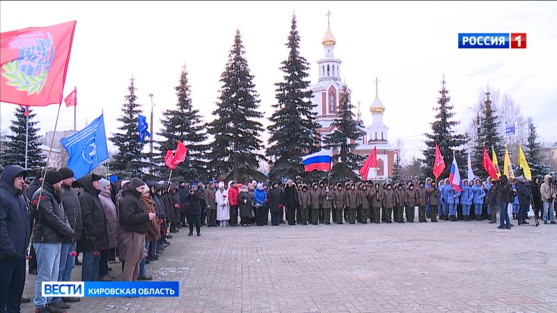 В Кирове в День Героев Отечества проходят церемонии возложения цветов